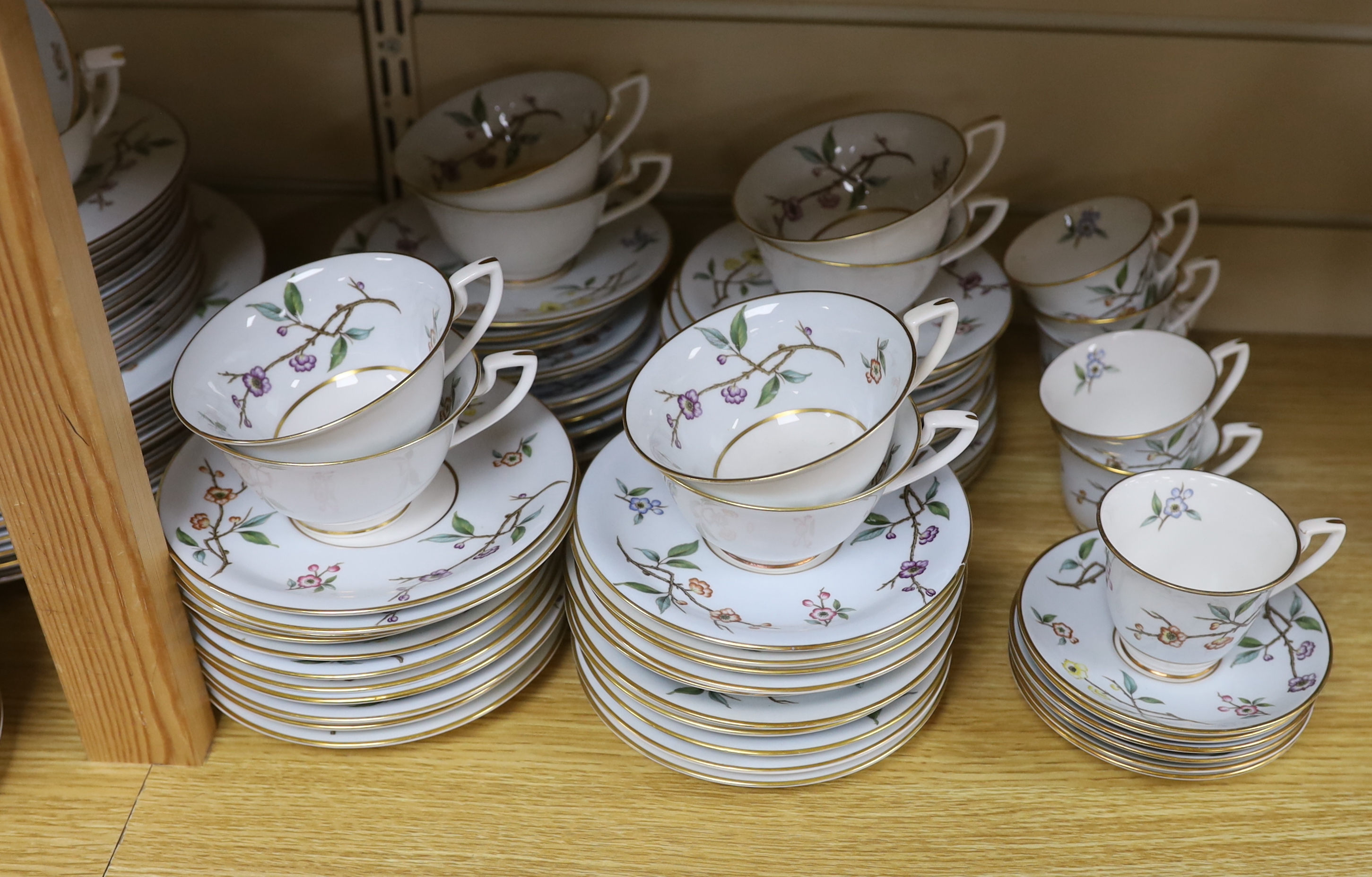 Royal Worcester 'Chevy Chase' pattern part dinner service